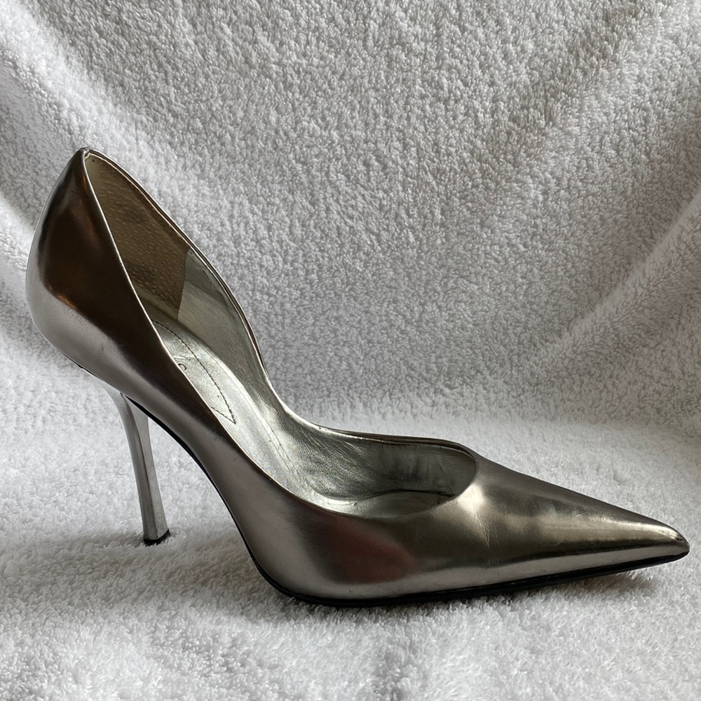 Guess “Carrie” Silver Pointy Toe Stiletto. Size 9.